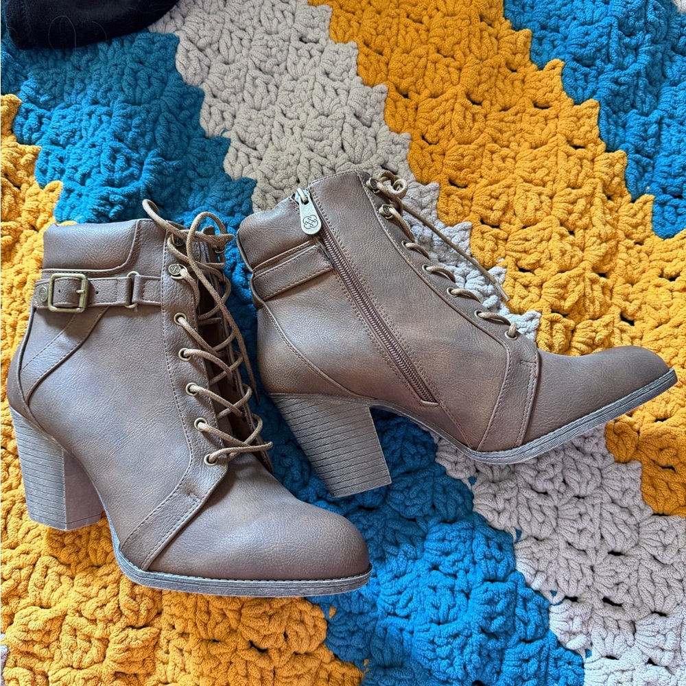 Daisy Fuentes Lace-Up Brown Boots
